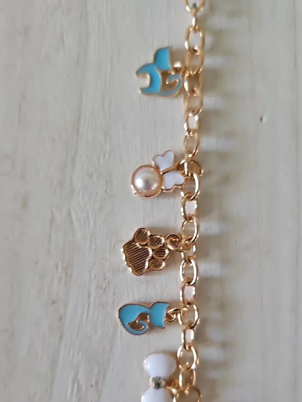 Gold Tone Cat Charm Keychain
